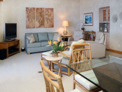Living & dining areas with flat screen TV